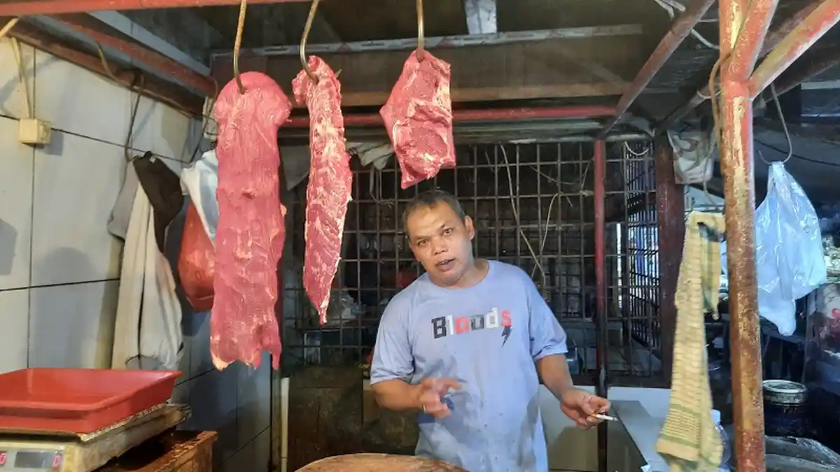 Pedagang di Pasar Parung Berharap Harga Daging Sapi Turun Jelang Ramadan