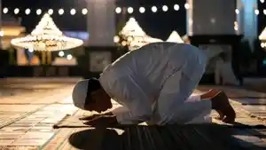 keutamaan-shalat-SHALAT-TARAWIH-sujud.jpg