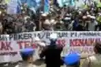 Ribuan Buruh Bandung Tolak Kenaikan Harga BBM