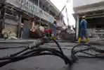 Tiang Listrik Roboh Akibat Angin Kencang