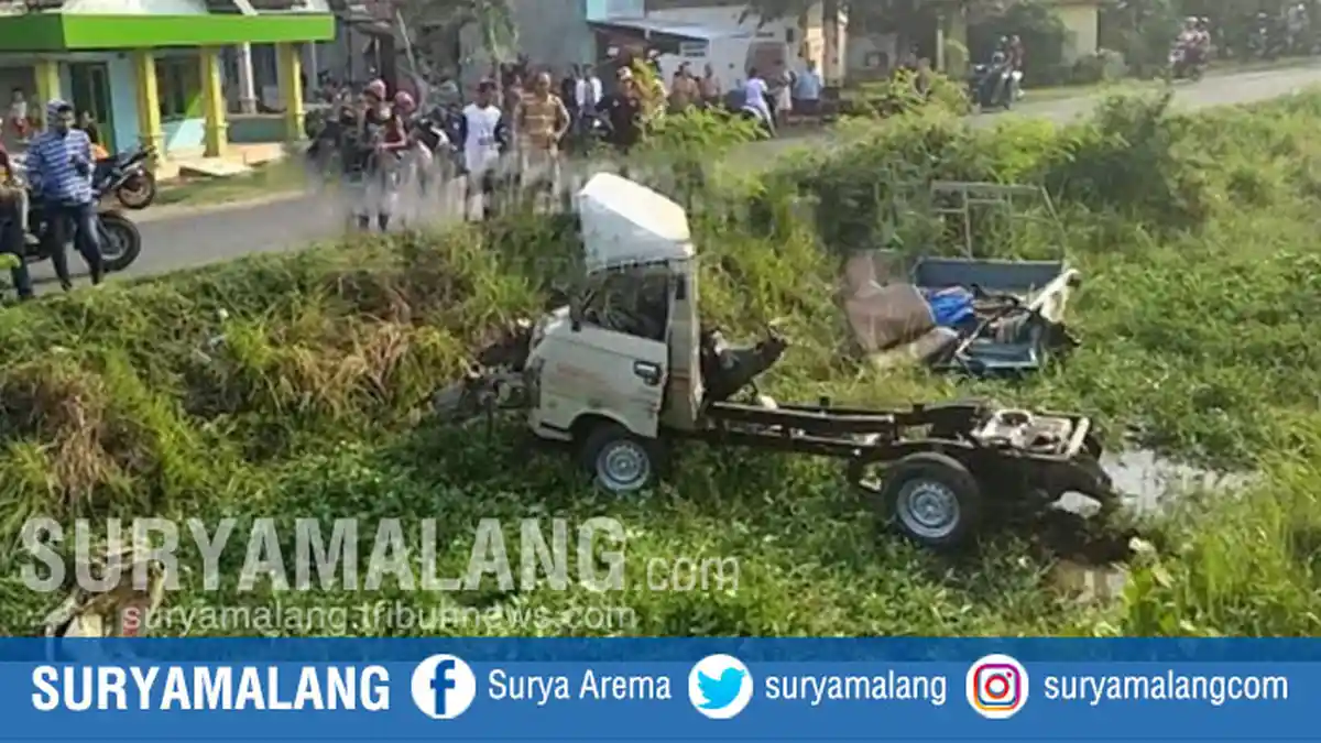KA Sri Tanjung Tabrak Mobil Pikap di Jombang