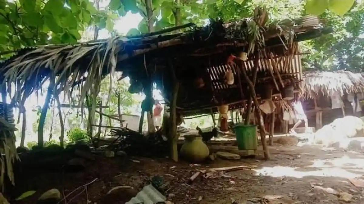 Penjabat Kades Raemude Pesan RT dan RW Teliti Cek Rumah Tak Layak Huni 