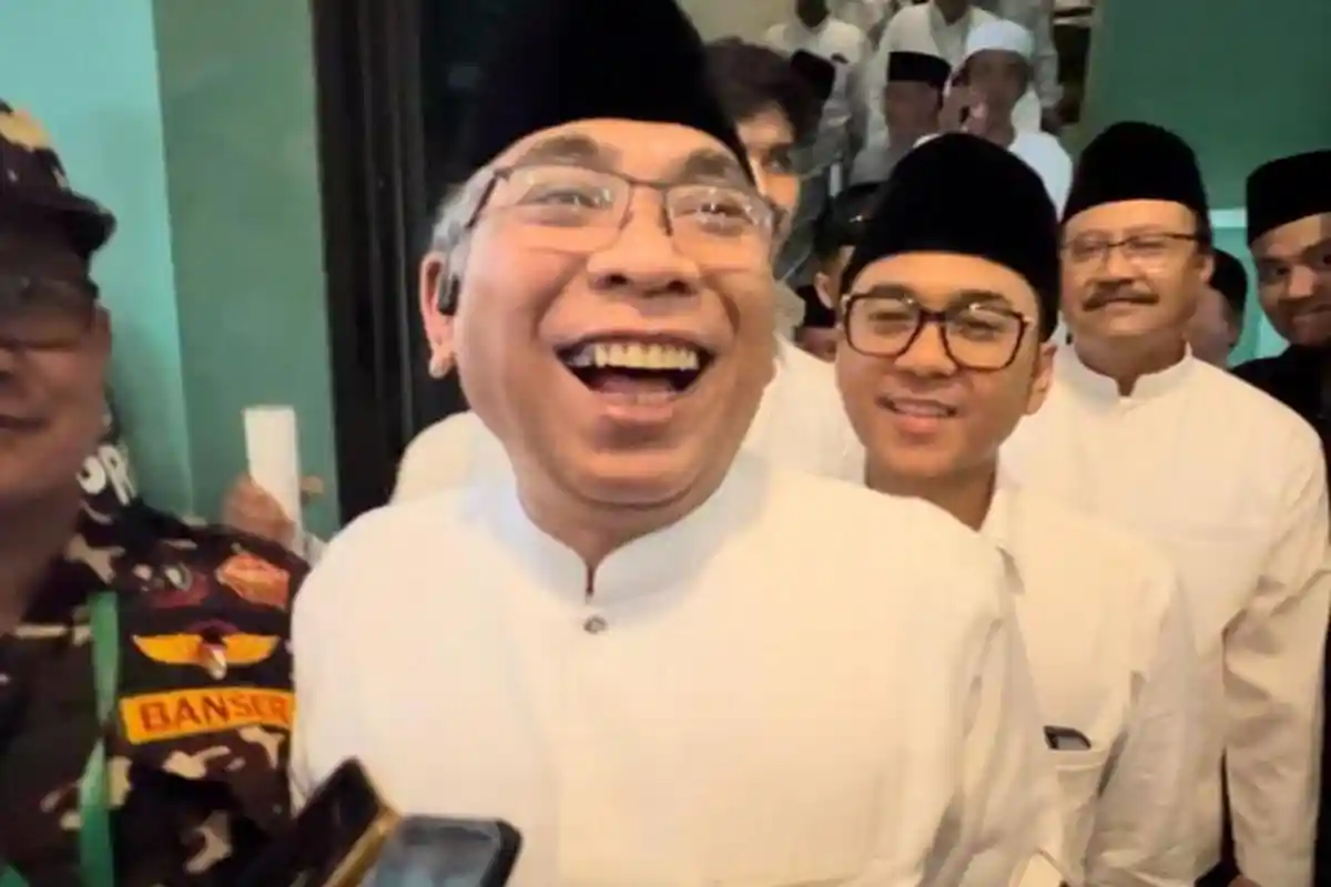 Gus Yahya Tertawa Tanggapi Cak Imin yang Ragukan Ke-NU-an Khofifah