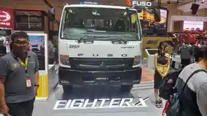PEMIMPIN-PASAR-TRUK-Truk-medium-duty-Fighter-X.jpg