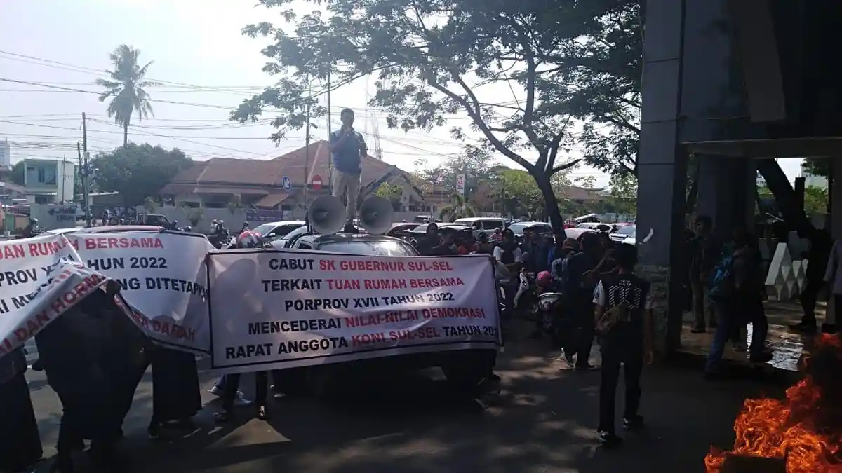 Mahasiswa Peduli Olahraga Sinjai Demo di Kantor Gubernur, Tuntutannya?