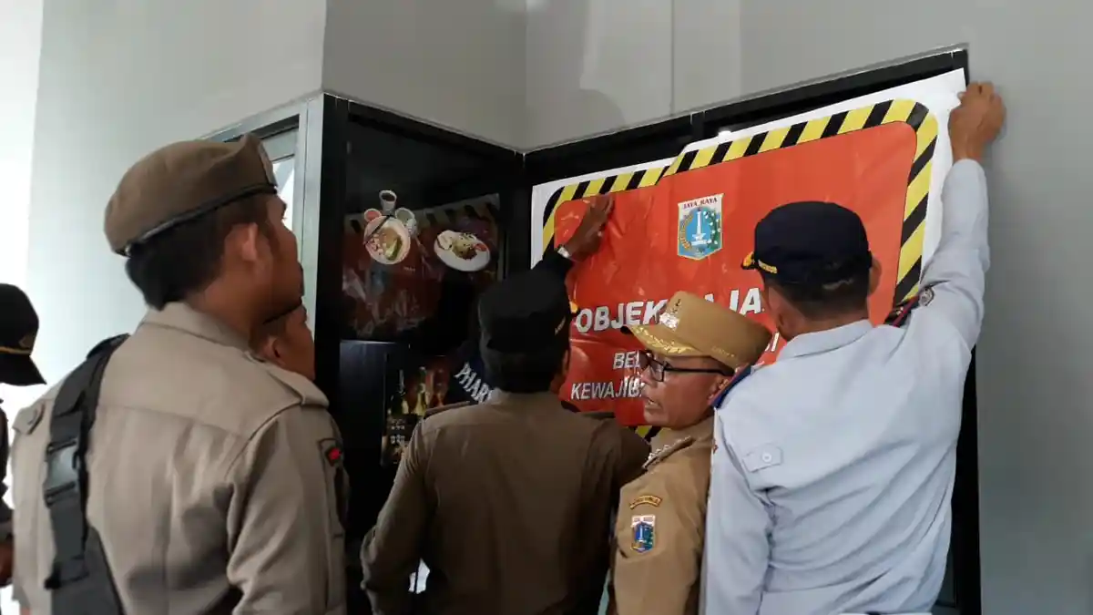 VIDEO Enam Objek Pajak di Taman Sari Dipasangi Stiker oleh Petugas