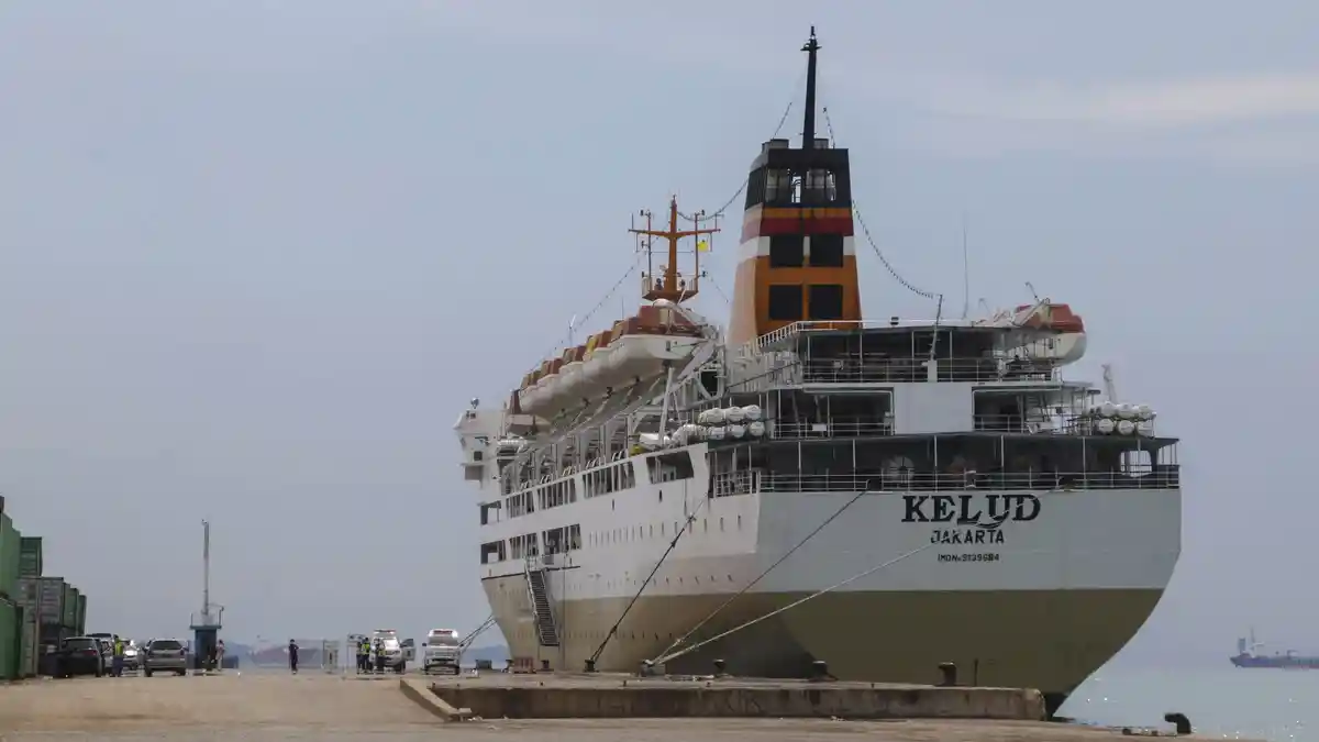 KM Kelud Jalani Port Stay Setelah Awak Kapalnya PDP Corona