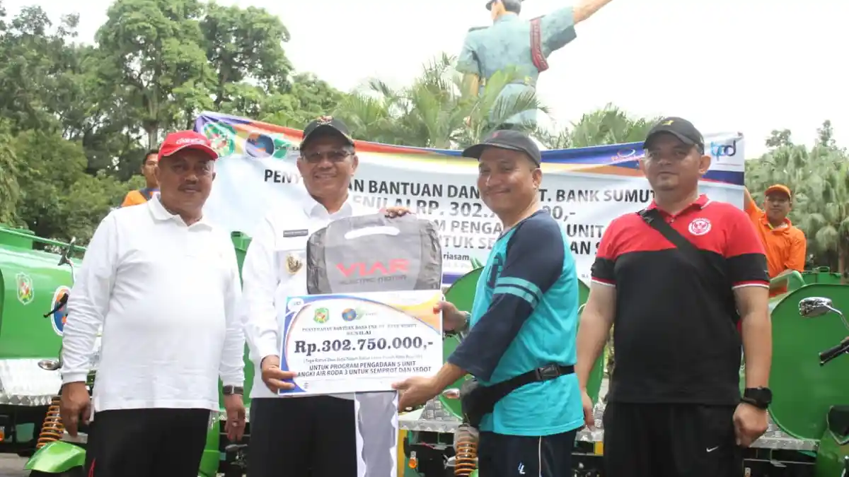 Pemko Medan Terima Bantuan Lima Unit Becak Tangki Bermotor dari Bank Sumut