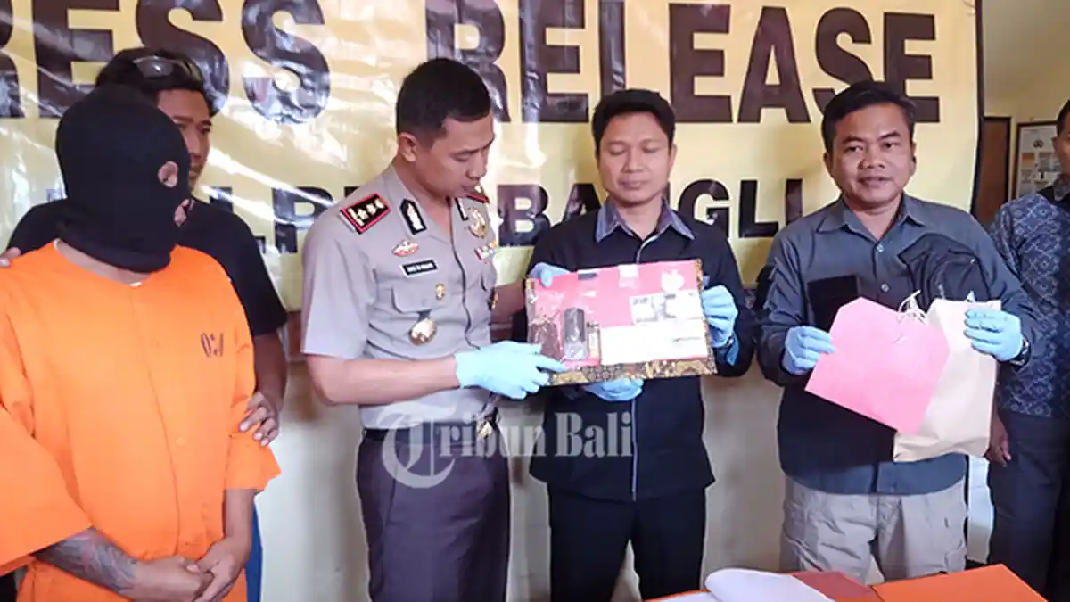 Bogoh Bungkus Paket Narkoba Digulungan Uang Kertas Rp 2 Ribu
