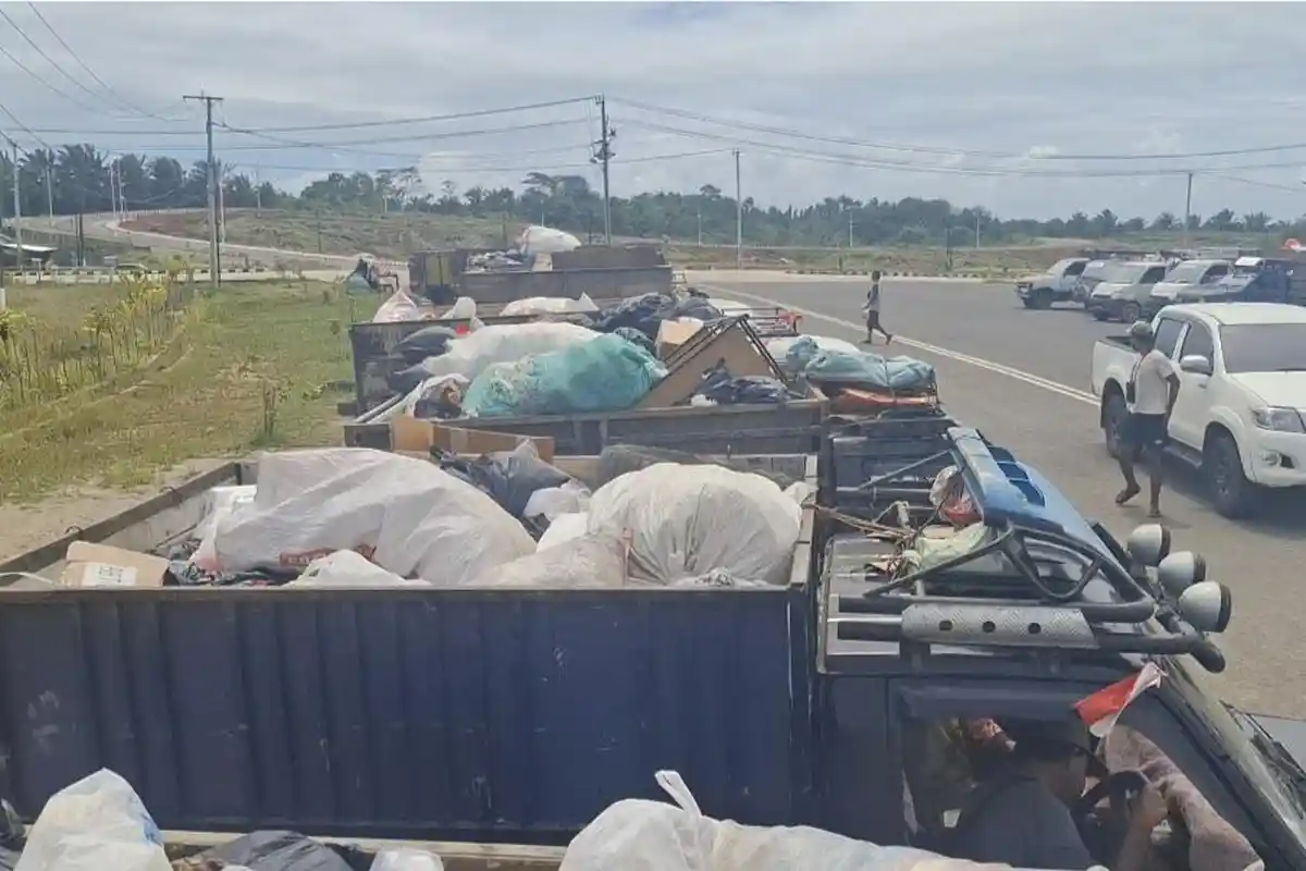 Aksi Para Sopir Angkut Sampah Desak Pemkot Perbaiki Akses ke TPA Air Sebakul