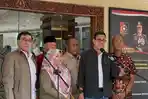 Faizal-Assegaf-memberikan-pernyataan-kepada-wartawan.jpg