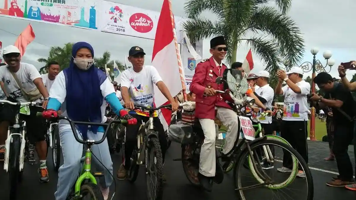 Fauzan Khalid Kibarkan Bendera Start Gowes Pesona Nusantara 2017 di Lombok Barat