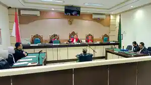 Suasana-sidang-pembacaan-dakwaan-terhadap-Mantan-Kades-Alalak-Padang2.jpg