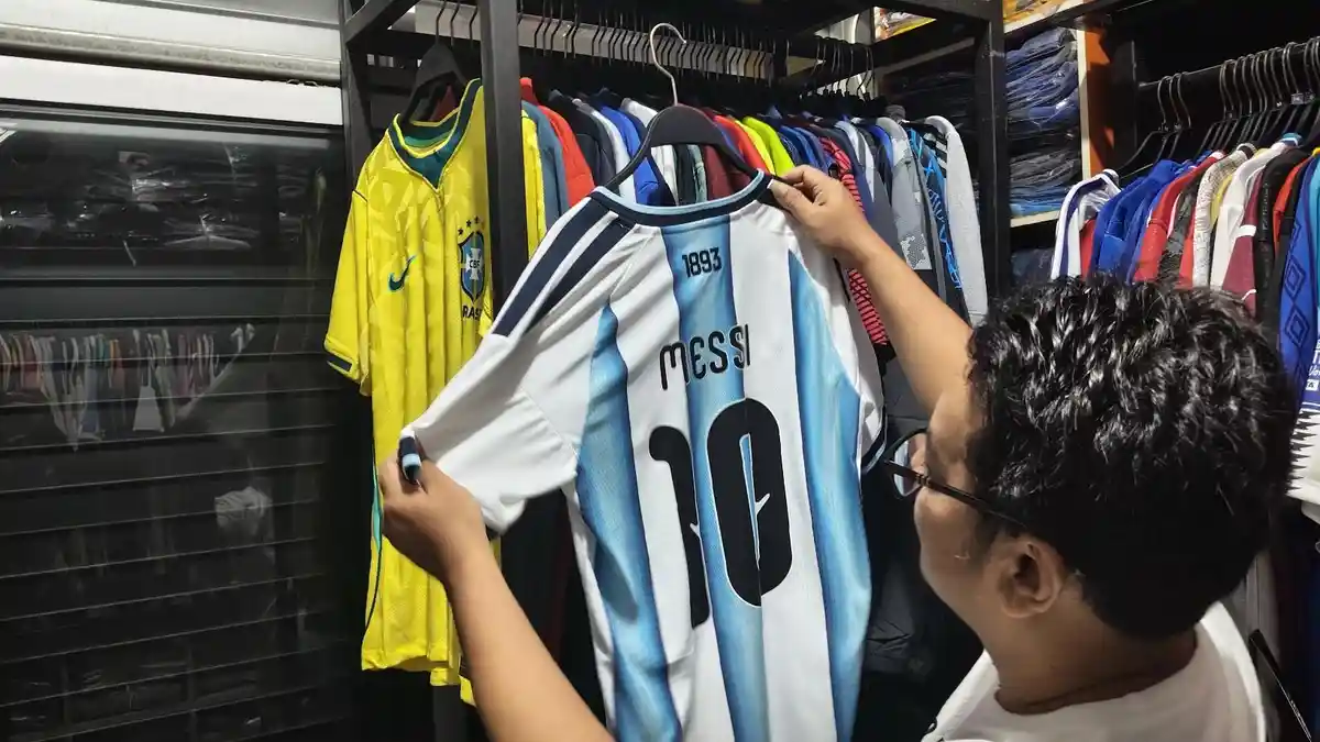 Demam Piala Dunia 2026 di Semarang Mulai Terasa, Jersey Timnas Favorit Sulit Dicari