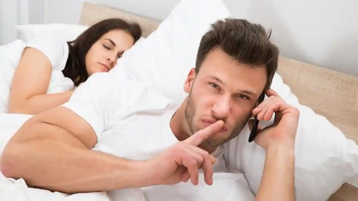Tanda-tanda Suami Selingkuh atau Pasangan Punya Simpanan, Tidak Bergairah hingga Jaga Jarak