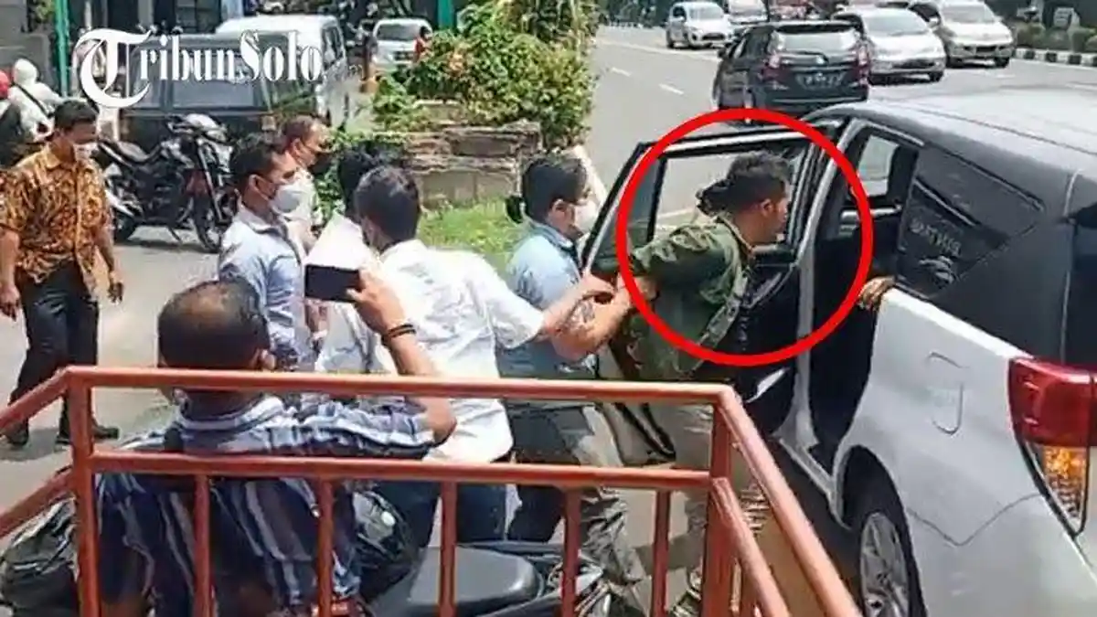 Pengakuan Mahasiswa UNS yang Bentangkan Poster saat Kunker Jokowi