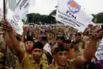 Ribuan Perangkat Desa Gelar Aksi Demo di Depan Gedung DPR RI