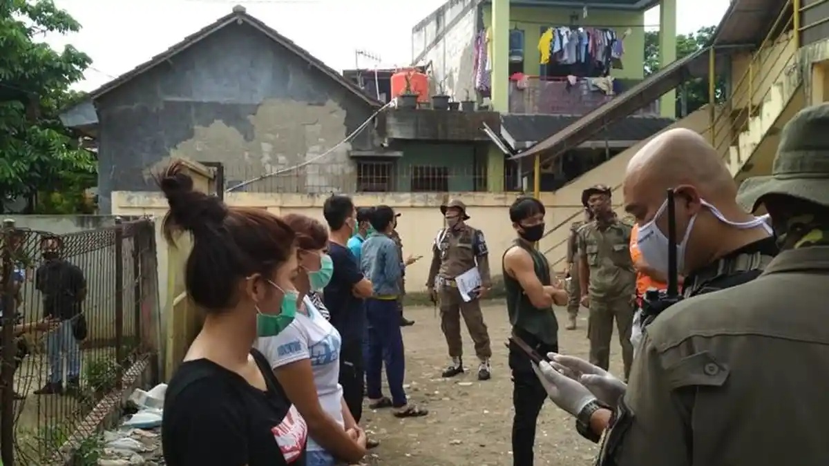 Razia Kos-kosan di Tangsel, 32 Orang Diminta Rapid Test, 5 Pasangan Diangkut