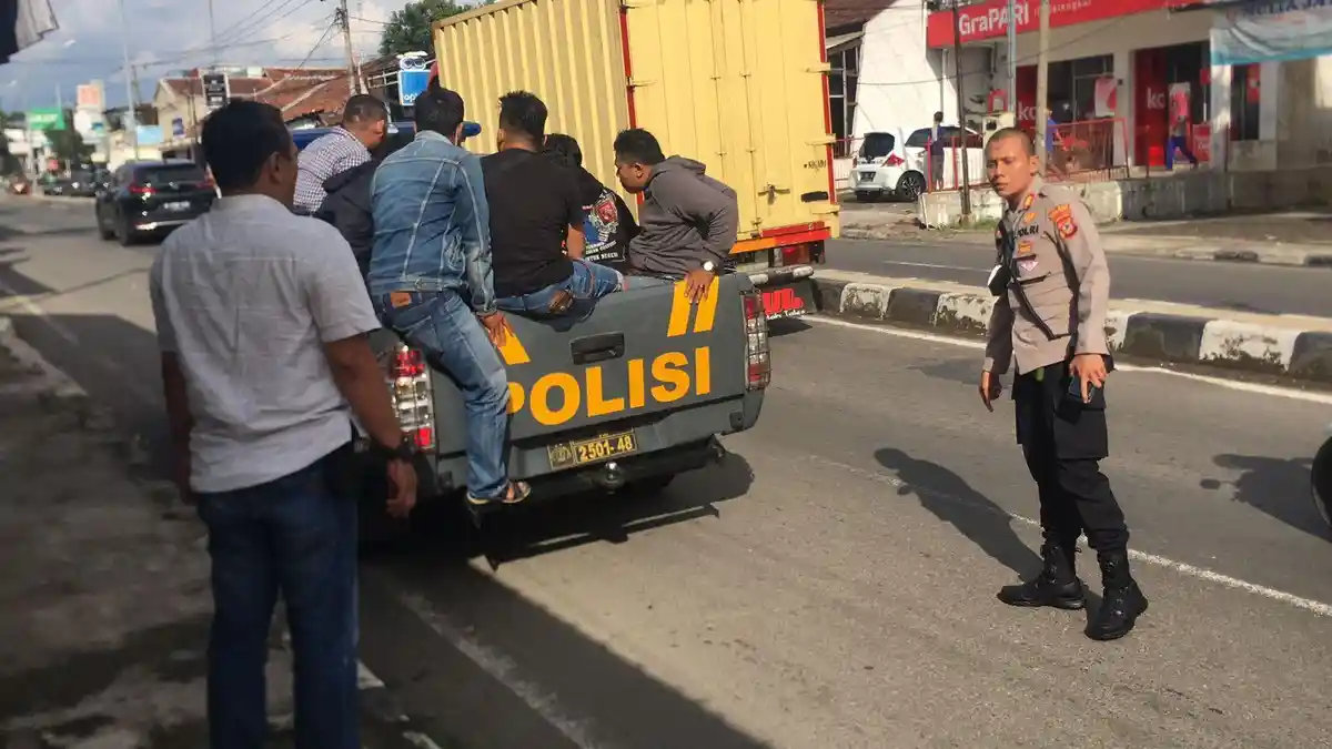 Kerap Rampas Motor di Jalan, 9 Debt Collector di Majalengka Diamankan Polisi