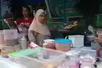 Warga Berburu Takjil di Perkamil Manado, Penjual Ngaku Dagangan Habis di Sore Hari