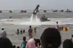 Atraksi Sky Air di Pantai Logon
