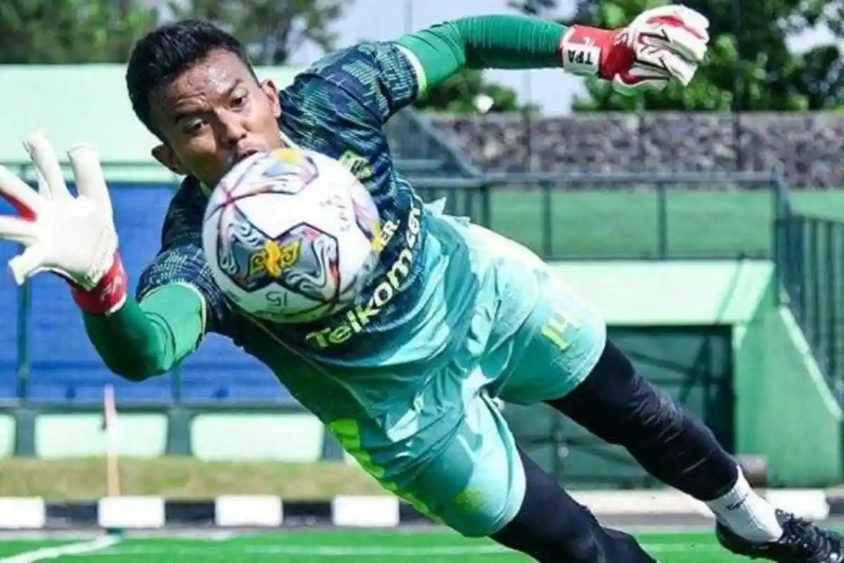 Passos Pastikan Semua Kiper Persib Bandung Diturunkan Saat Lawan Borneo FC Termasuk Sheva dan Fitrah