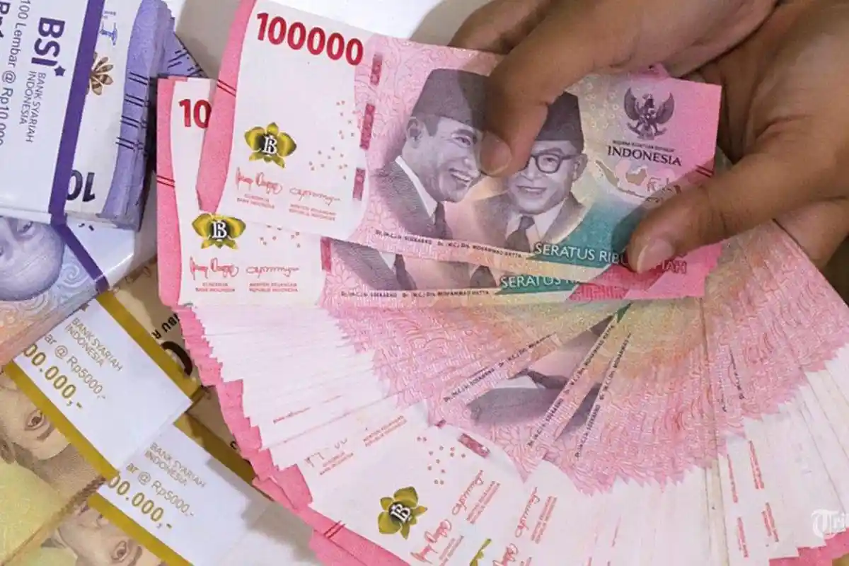 Digaji Rp 20 Juta Sebulan, Bule Santai Jadi Sales Manager Padahal Hanya Punya Visa Kunjungan