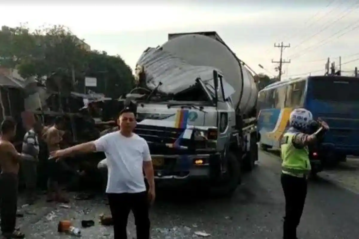 Kronologi Kecelakaan Maut Hari Ini, Sopir Truk Tewas Setelah Tabrak Warung, Sempat Minta Tolong