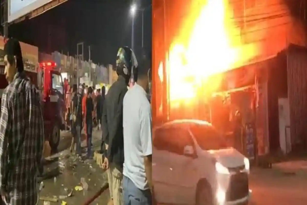 Warga Pakai Air Mineral Padamkan Api yang Bakar Basecamp Tukang di Pertigaan Kampus UHO Kendari