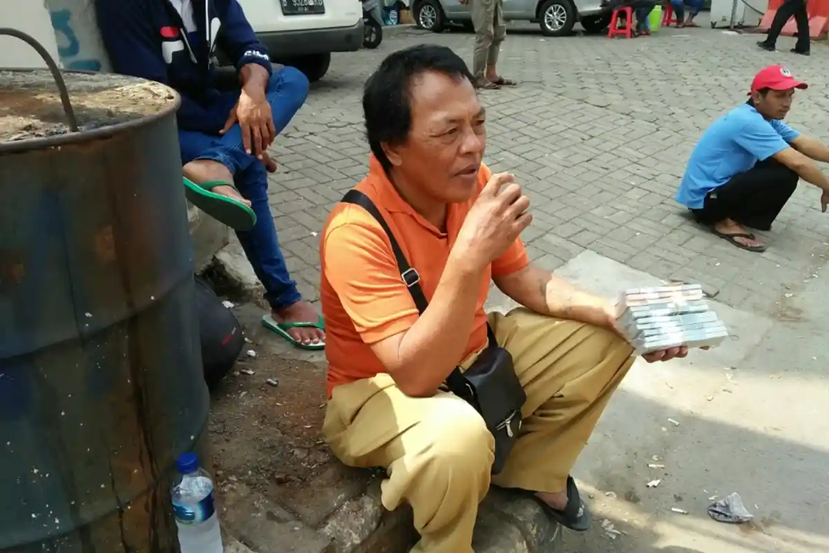 Penyedia Jasa Tukar Uang Mulai Menjamur di Terminal Bantuan Lebak Bulus