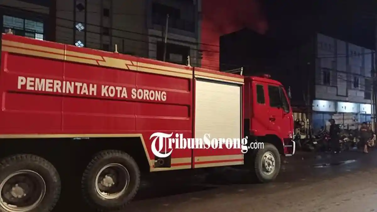 Mobil Damkar Mogok dalam Perjalanan Menuju Lokasi Kebakaran Pasar Remu Sorong