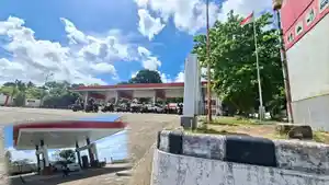 Antrean-pembeli-BBM-subsidi-jenis-pertalite-di-SPBU-Desa-Baharu-Kecamatan-Pulaulaut-Sigam.jpg