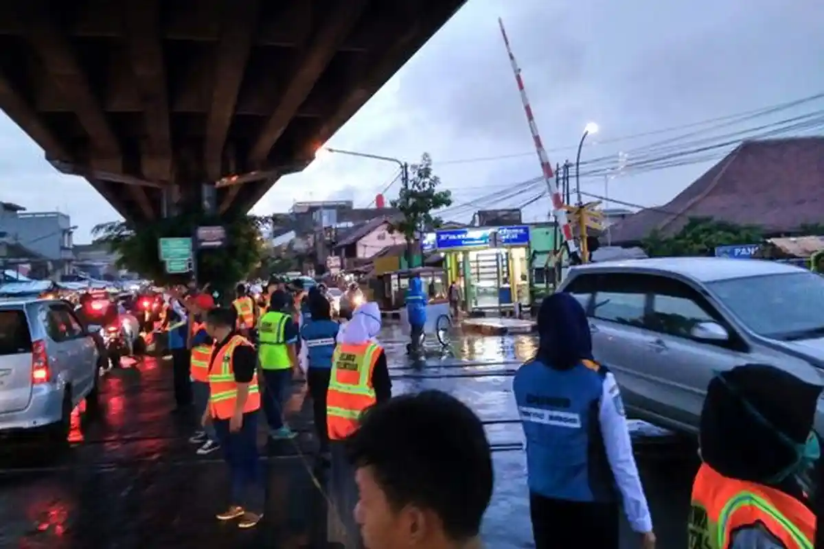 Waduh, Pelanggaran Lalu Lintas Paling Banyak Ditemukan di Perlintasan Kereta Ini