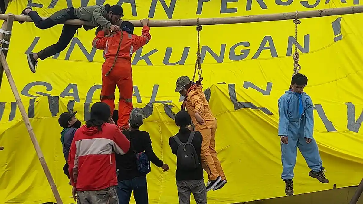 Aksi Mapala se-Banten, Bentangkan Bendera Merah Putih, Gelar Aksi Teatrikal Gantung Diri