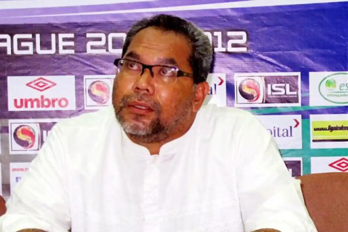 Usai Acungkan Jari Tengah ke Bonek, Iwan Setiawan Tak Muncul di Latihan Persebaya