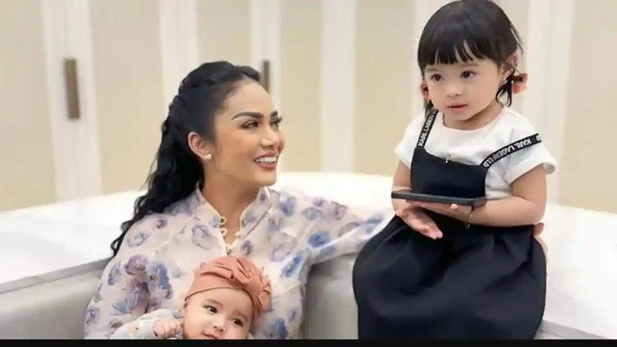 Kris Dayanti Minta Izin ke Aurel Hermansyah Bawa Ameena dan Azura ke ...
