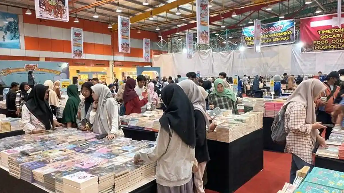 Diskon 90 Persen! Semesta Buku Gramedia di Makassar Diserbu Pengunjung