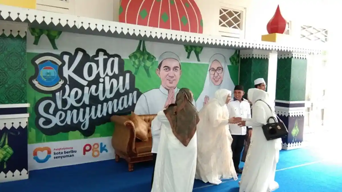 Open House di Rumah Dinas Wali Kota, Molen Sebut Menu Lepet Harus Ada Tiap Lebaran