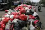 Penumpukan Sampah di Ciputat Tangsel