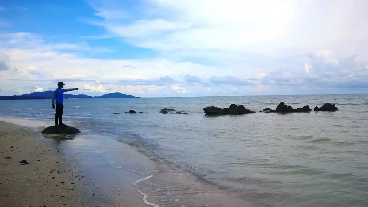 Pantai Karang Emas, Pantai Cantik yang Mengandung Butiran Emas - pantai-karang-emas_20160115_180757.jpg