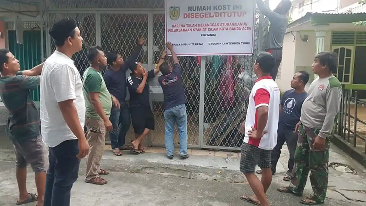 Perangkat Gampong Lamteumen Timur Segel Rumah Kontrakan ‘Tak Bertuan’, Ini Penyebabnya