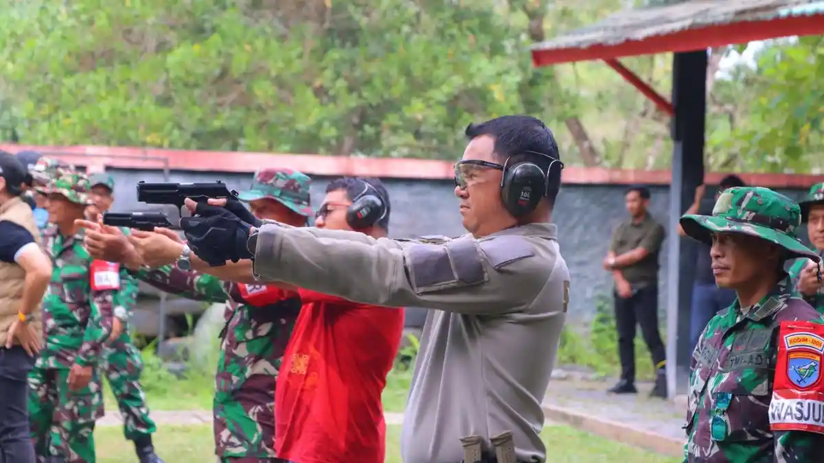 Perkuat Sinergitas, Kapolres Sintang Hadiri Latihan Tembak Bersama Forkopimda