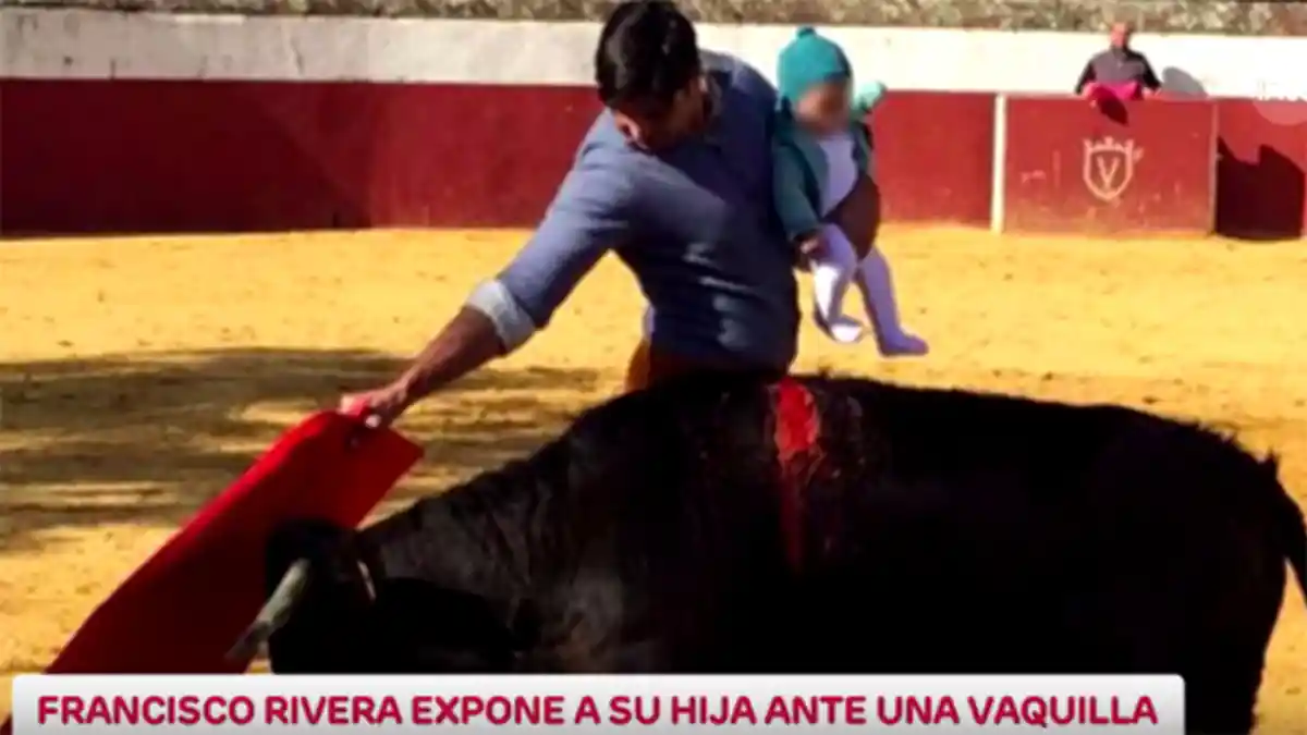 Astaga! Matador Ini Melawan Banteng Sambil Menggendong Anaknya Yang Berusia Lima Bulan