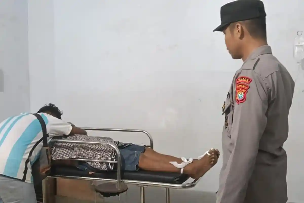 Kronologi Dump Truck Muat Bambu Terguling di Binuang Polman, 3 Luka dan 1 Tewas