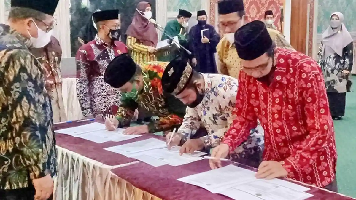 Kanwil Kemenag Kaltim Lantik dan Rotasi 7 Penghulu Muda Kubar
