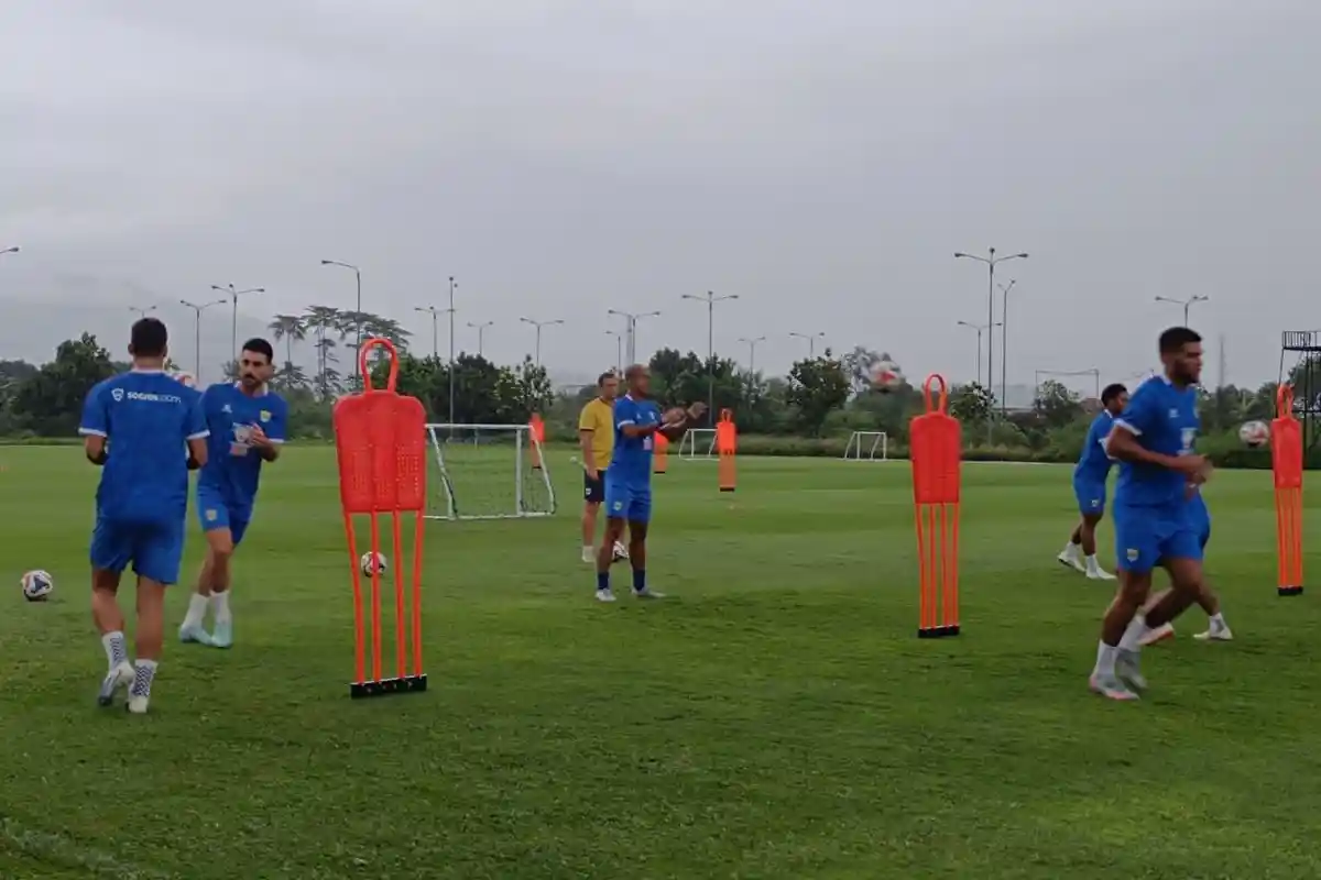 Di Tengah Kabar Kontrak Habis dan Jadi Calon Pelatih Timnas, Bojan Hodak Tak Pimpin Latihan Persib