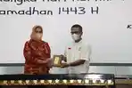 eka-hospital-group-drg-rina-setiawati-wakaf-alquran.jpg