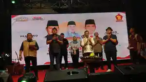 Calon-Bupati-Cabup-Bogor-Rudy-Susmanto-babu-biru-dongker-topi-totopong.jpg
