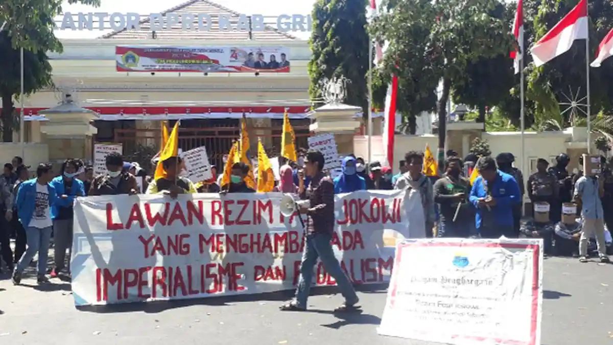 Puluhan Aktivis PMII Gresik Kritisi Kinerja Pemerintah Pusat yang Dianggap Tidak Pro Rakyat Miskin