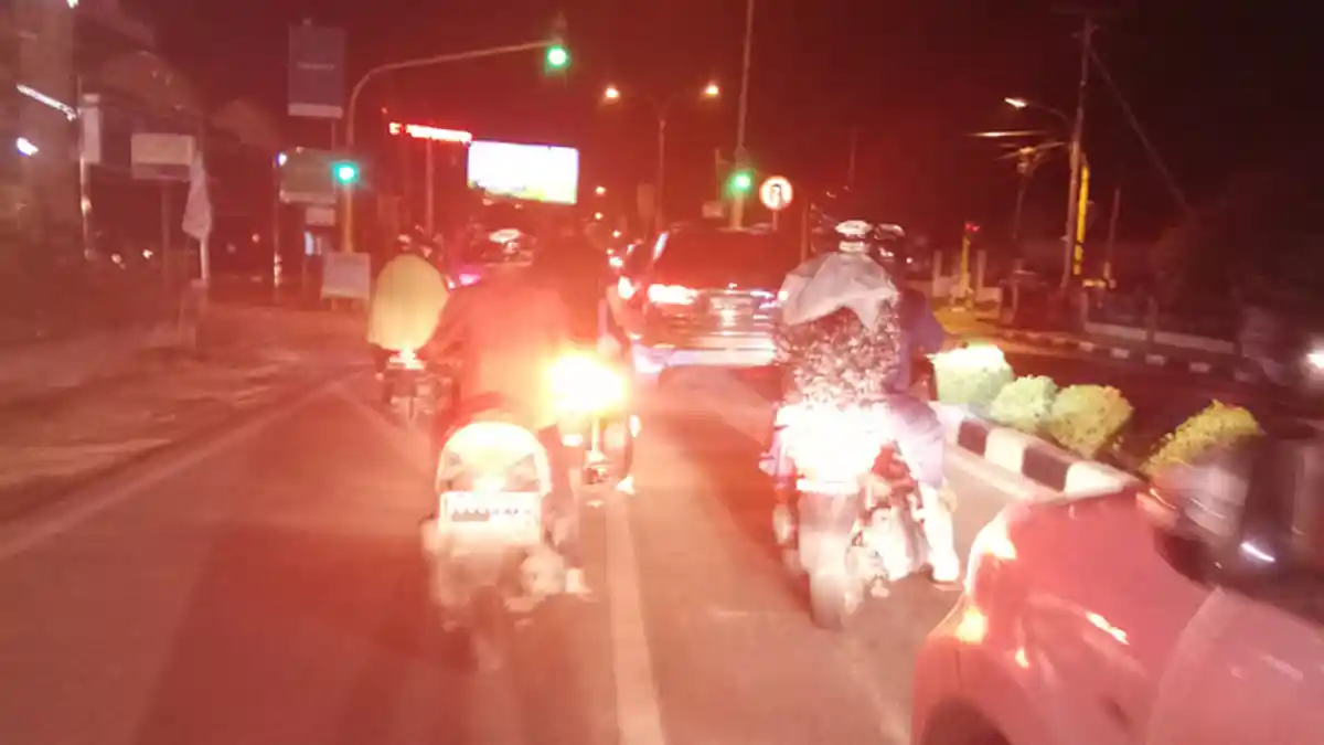 Perempatan Jalan Pangeran Diponegoro Singkawang Terpantau Lancar